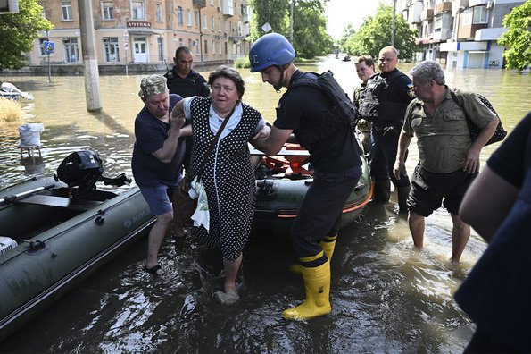 Überschwemmungen nach Staudammbruch in der Ukraine